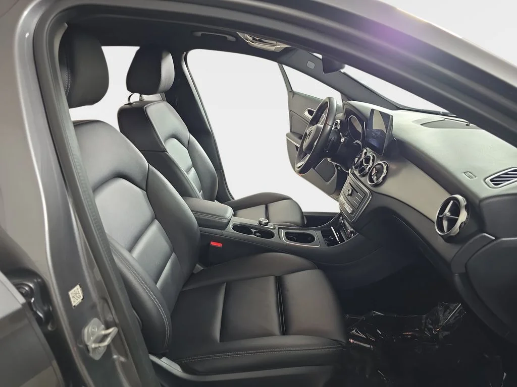 Used 2018 Gray Metallic Mercedes-Benz GLA 250 image 10