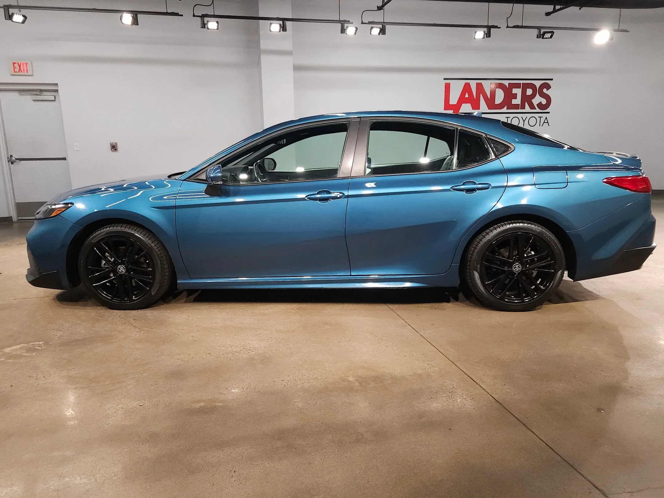 Used 2025 Ocean Gem Toyota SE image 4