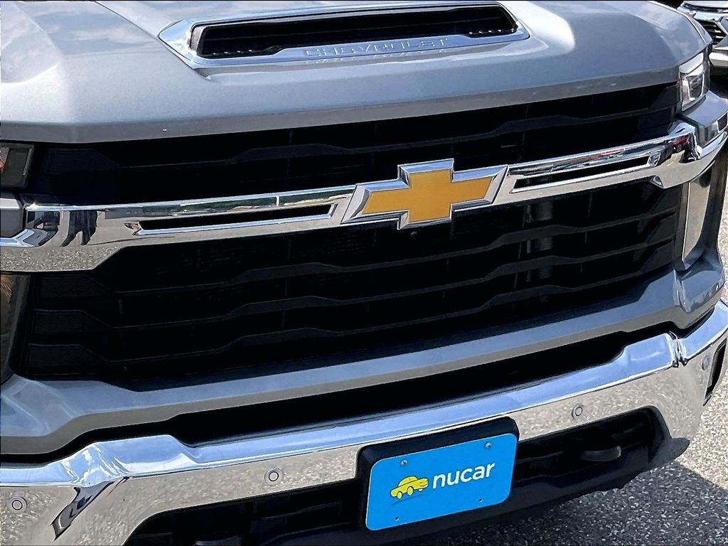 Used 2025 Gray Chevrolet LT image 32