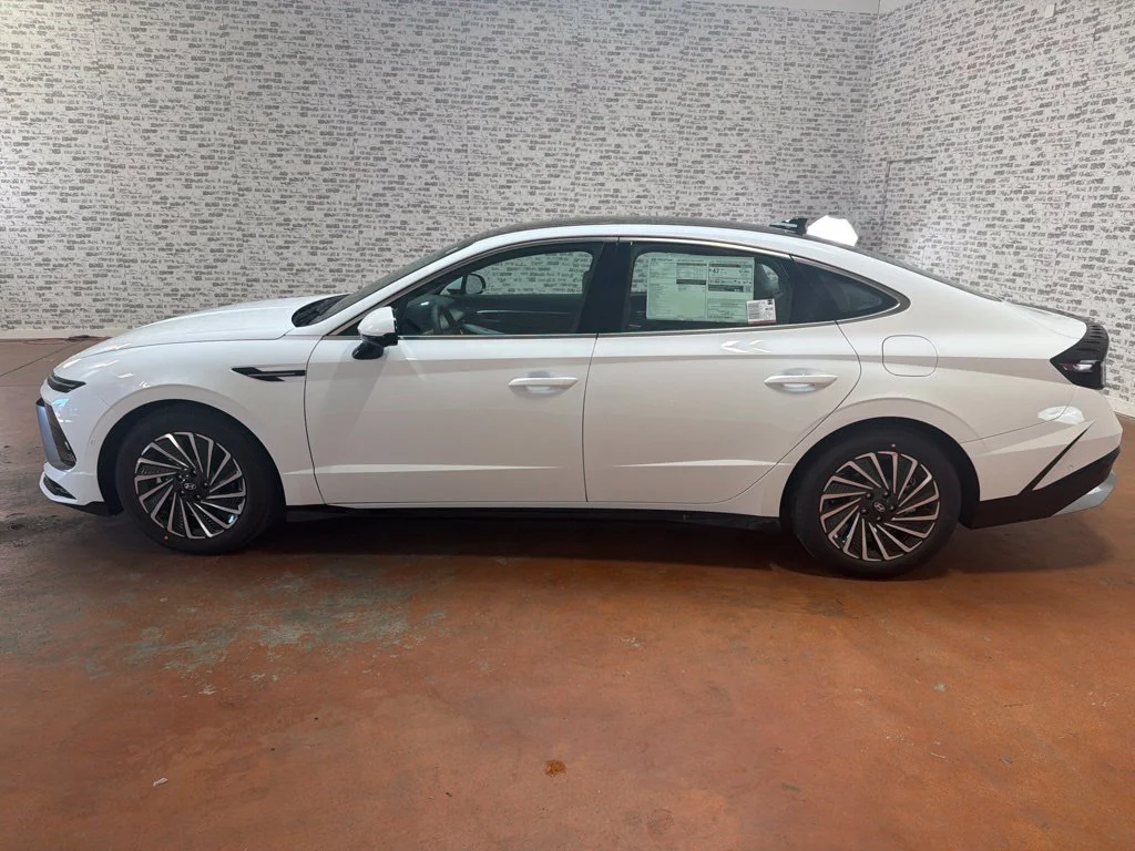 New 2027 Serenity White Hyundai Limited image 4