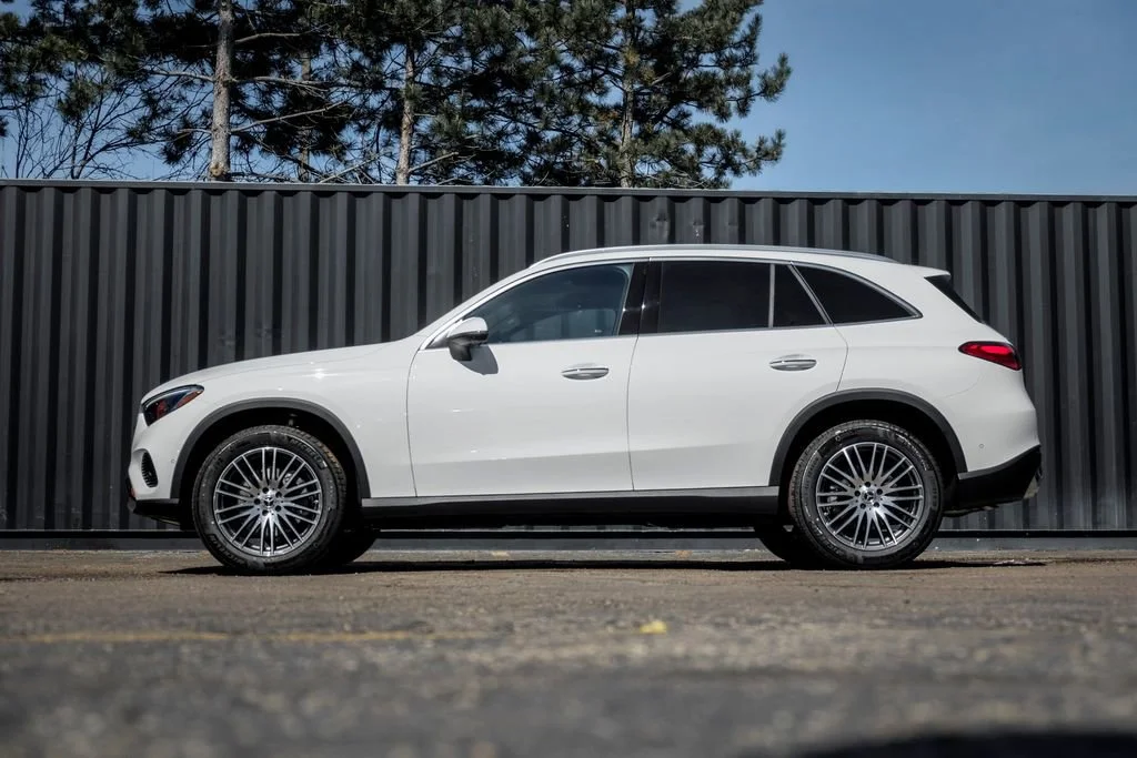 New 2026 Polar White Mercedes-Benz GLC 300 image 36