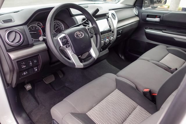 Used 2016 White Toyota SR5 image 14