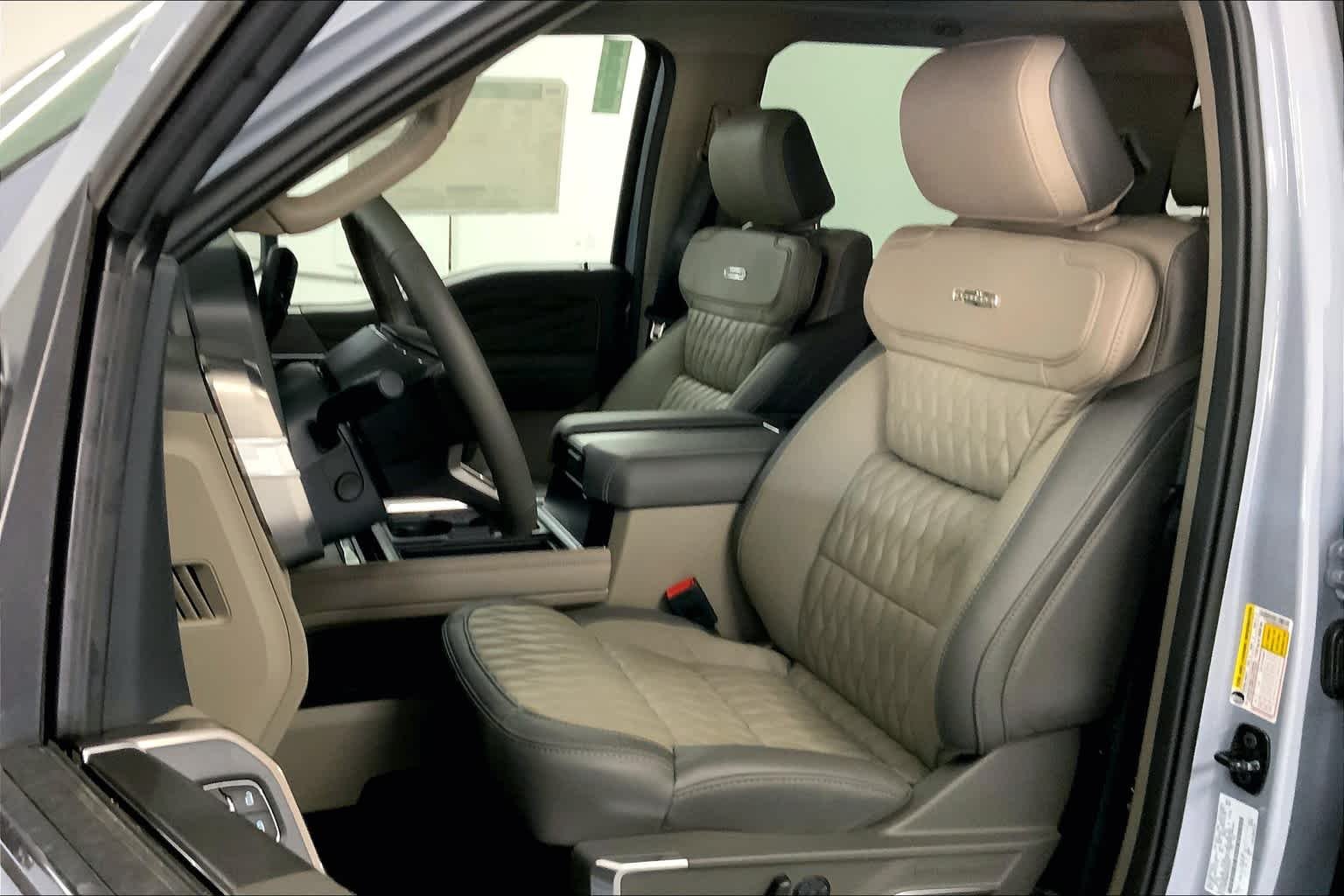 Used 2025 Glacier Gray Metallic Tri-Coat Ford Platinum image 9