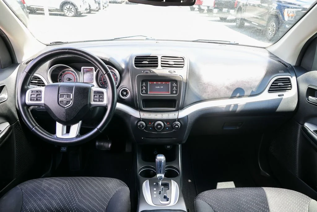 Used 2018 Silver Dodge SE image 5