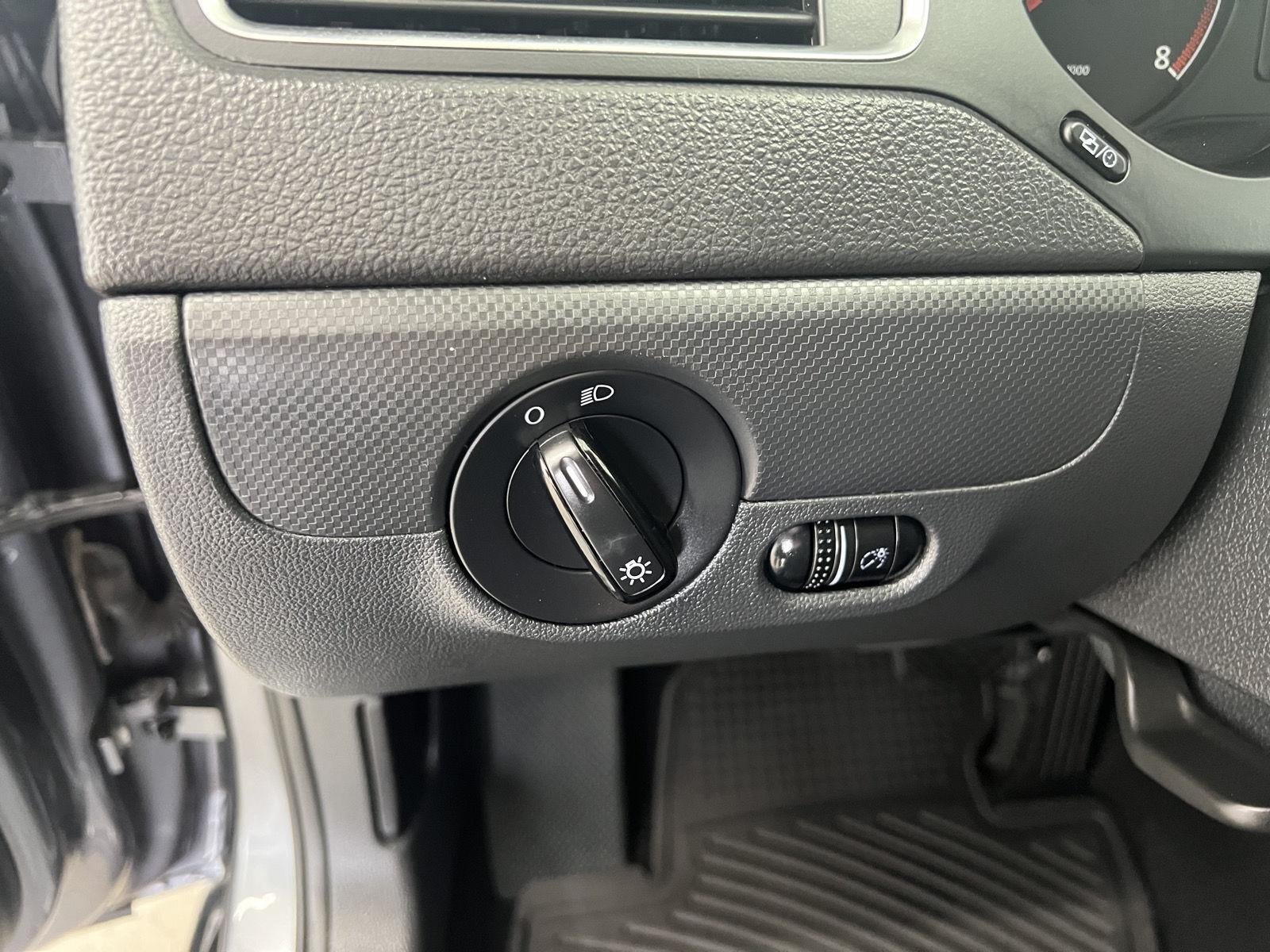 Used 2014 Platinum Gray Metallic Volkswagen S image 15