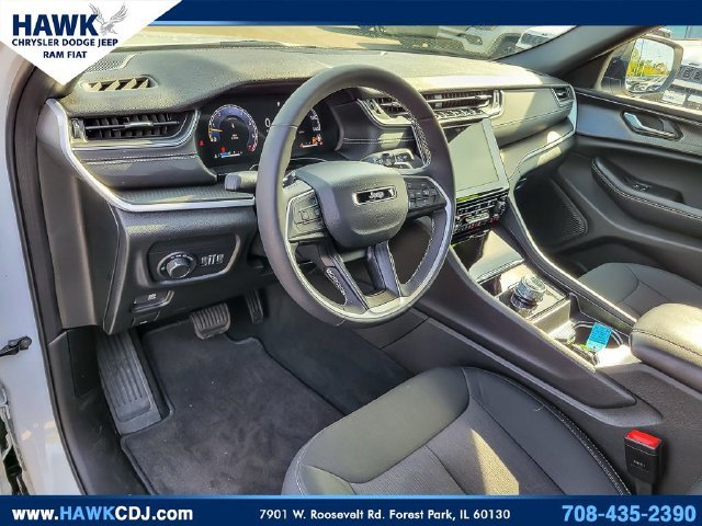 Used 2025 White Jeep Laredo image 9
