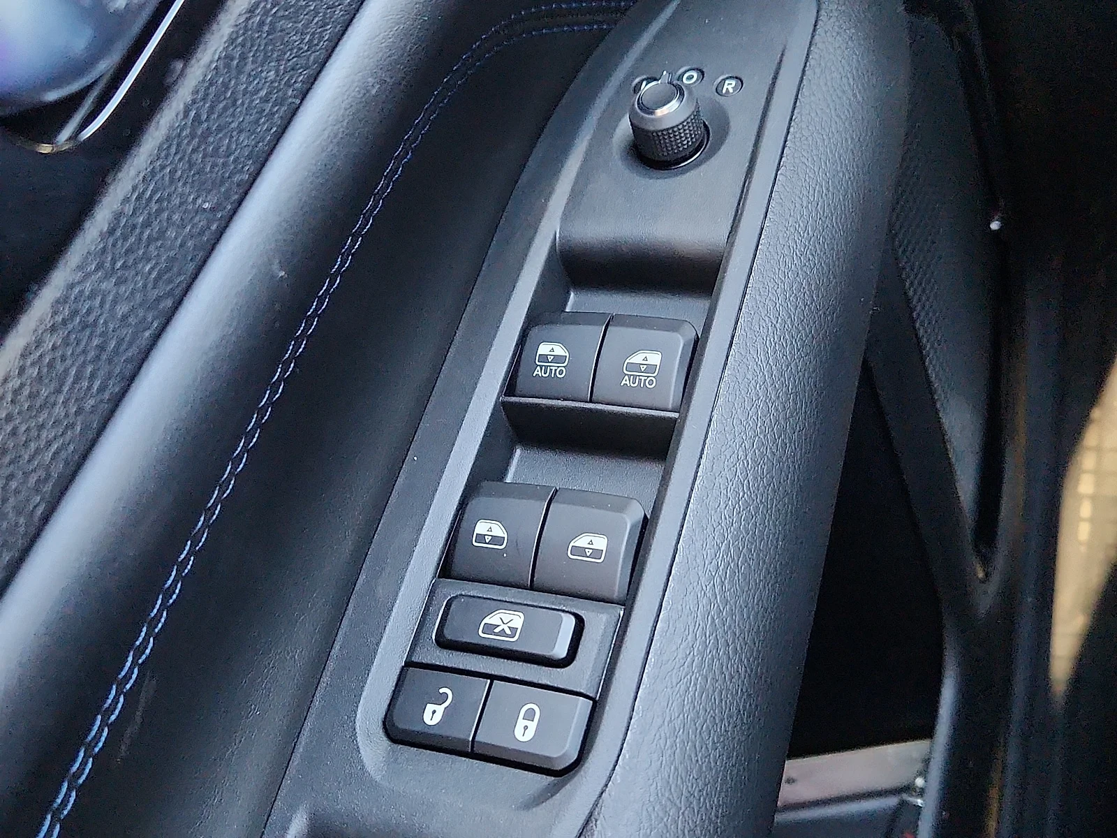 New 2026 PW7 Bright Whit Jeep LATITUDE ALTITUDE 4X4 image 17