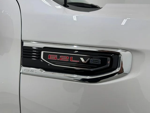 Used 2025 White Frost Tricoat GMC Denali image 39