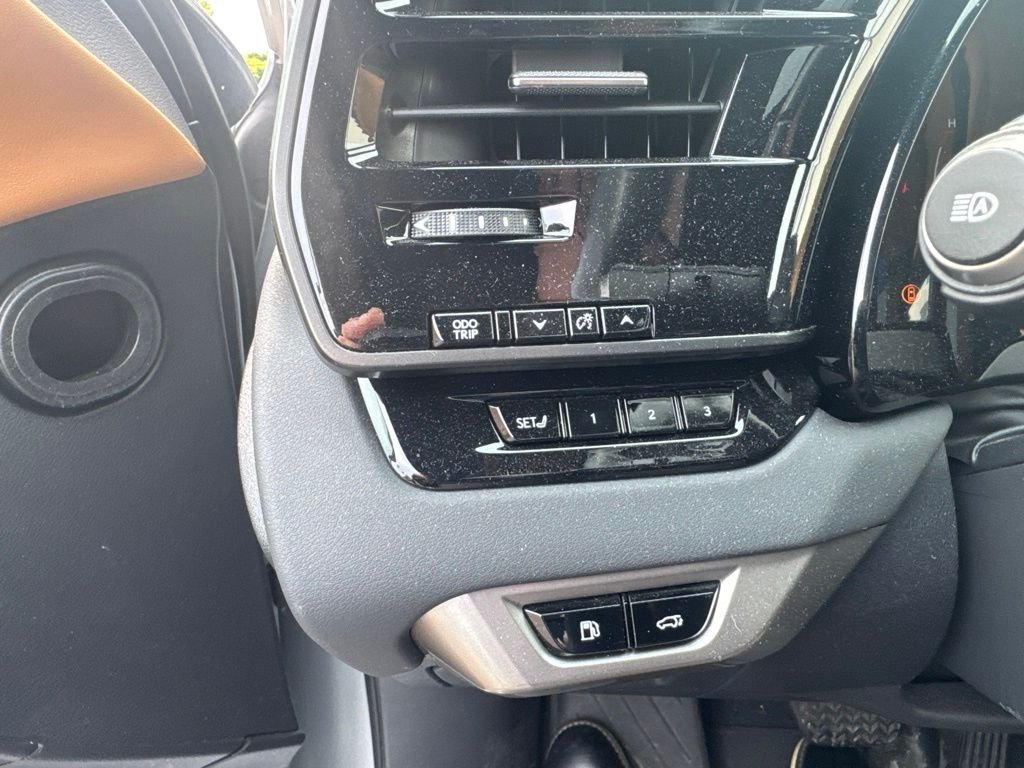 Used 2024 Silver Lexus 350 Premium Plus image 9