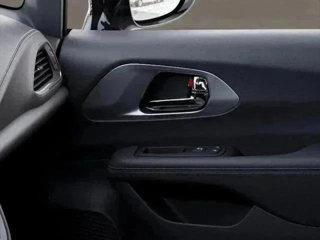 New 2026 Diamond Black Crystal Pearl-Coat Exterior Paint Chrysler Select image 25