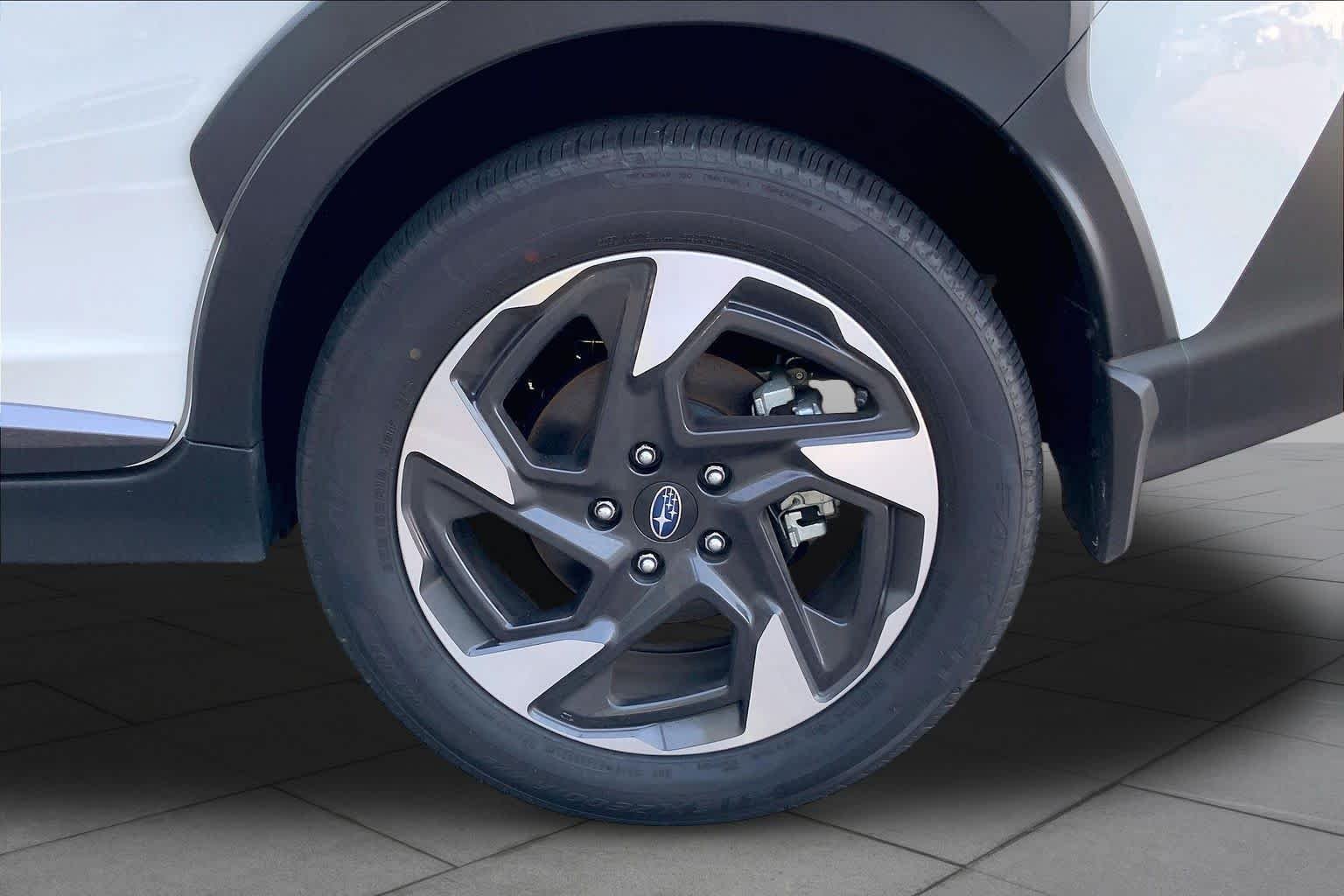 Used 2025 Crystal White Pearl Subaru Limited image 10