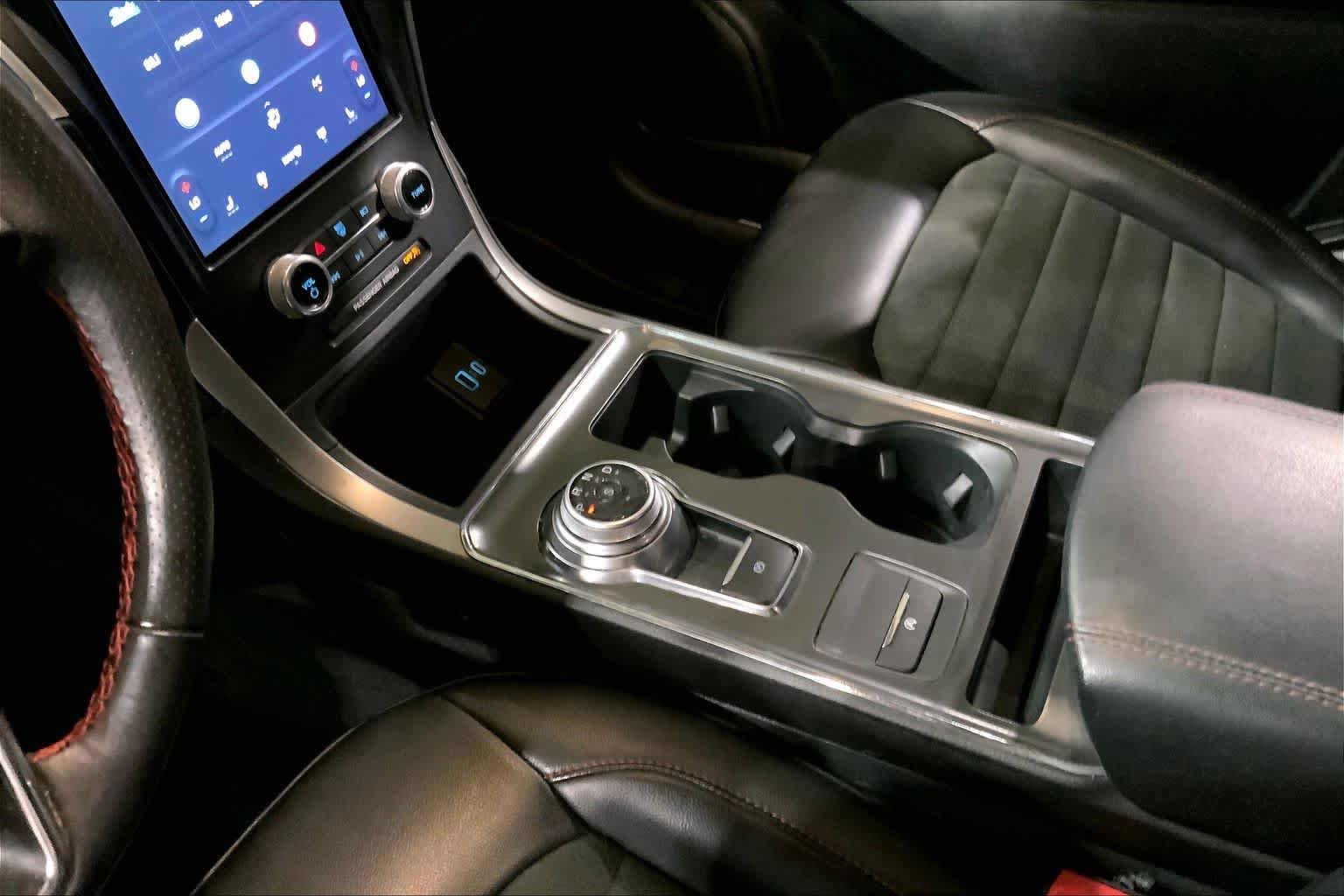 Used 2022 Agate Black Metallic Ford ST-Line image 17