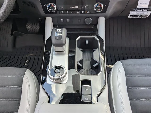 2025 Mitsubishi Outlander SE - Photo 19