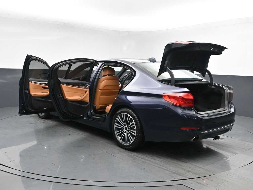 Used 2018 Blue BMW 530i xDrive image 29