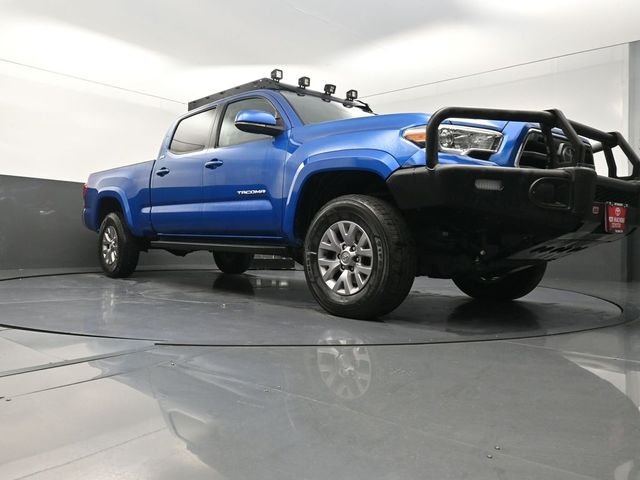 Used 2018 Blue Toyota SR5 image 31
