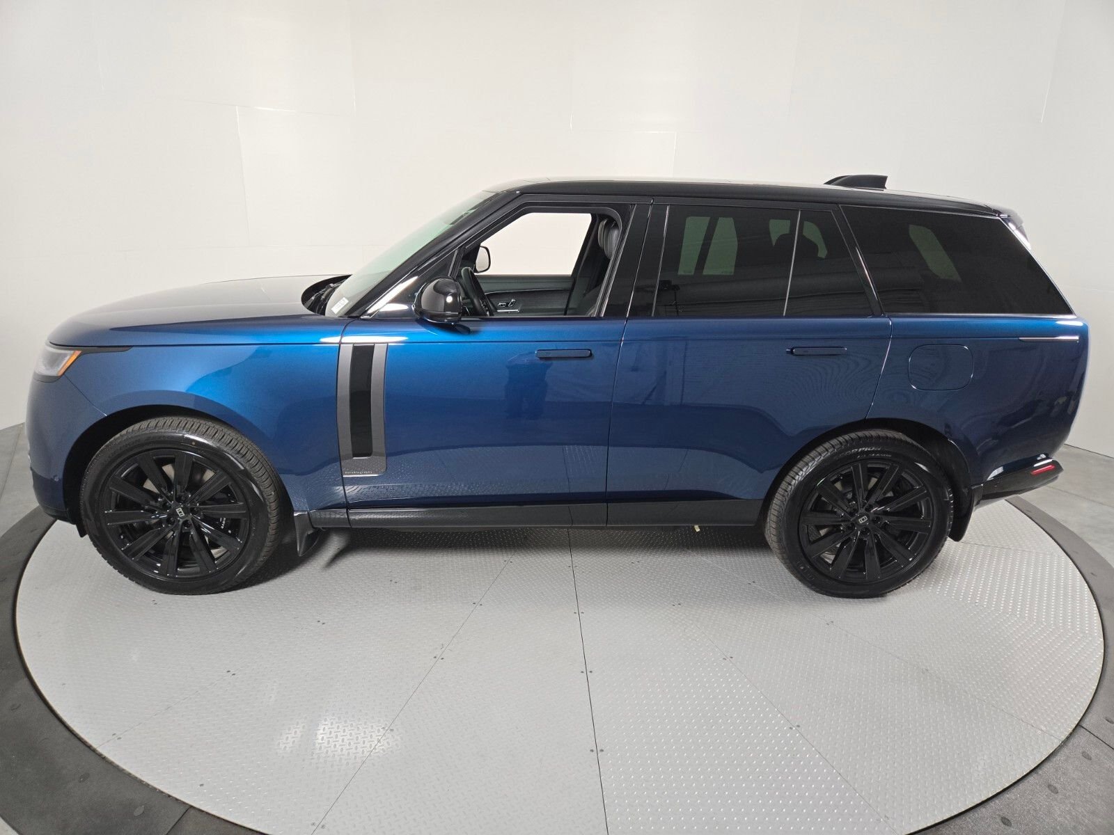 New 2027 Petrolix Blue Land Rover Autobiography image 8