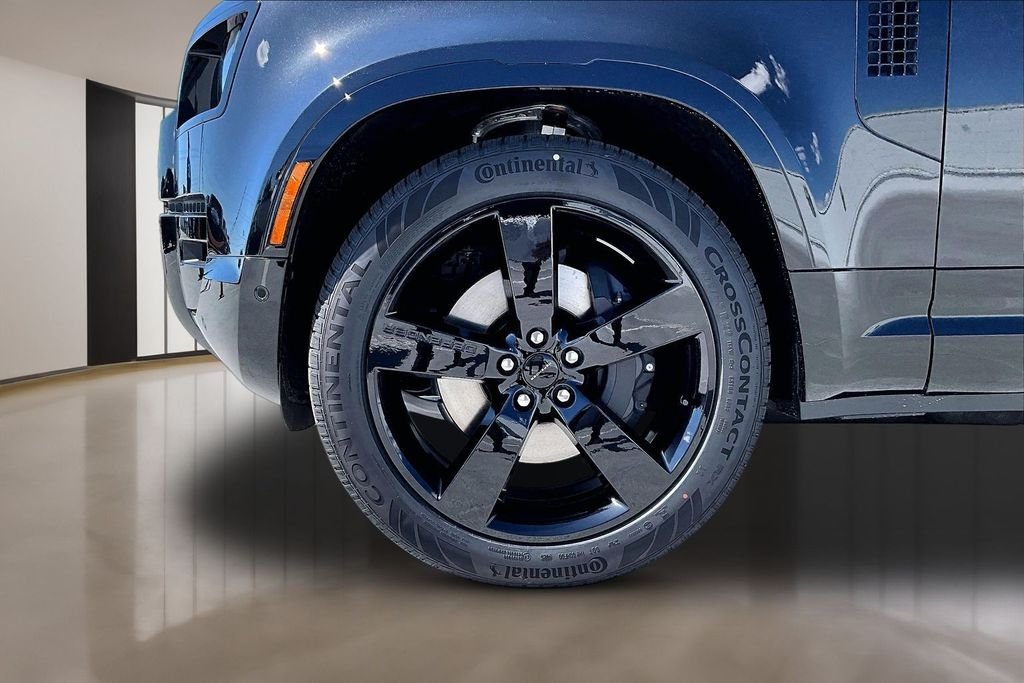 New 2026 SANTORINI BLACK Land Rover X-Dynamic SE image 13