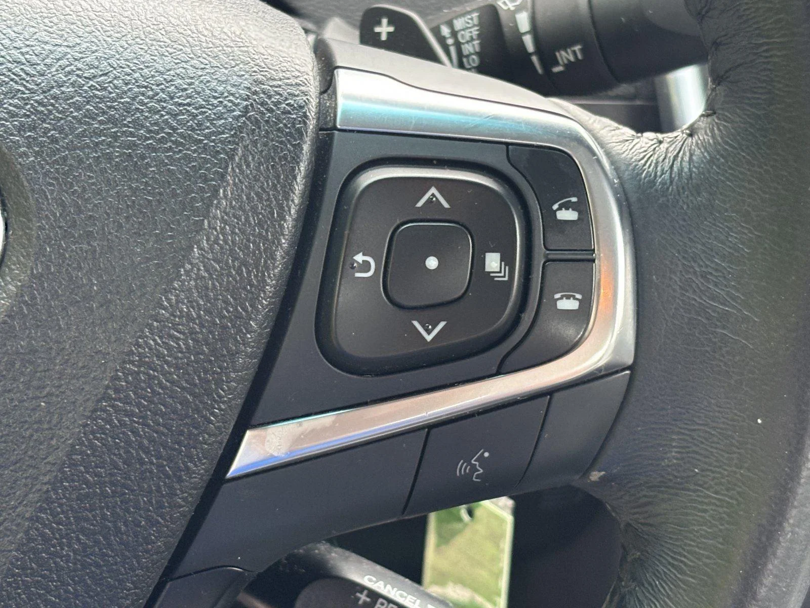 Used 2017 Blizzard Pearl Toyota SE image 15
