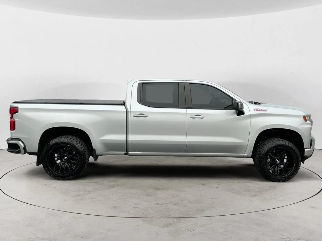 Used 2021 SILVER ICE METALLIC Chevrolet RST image 4
