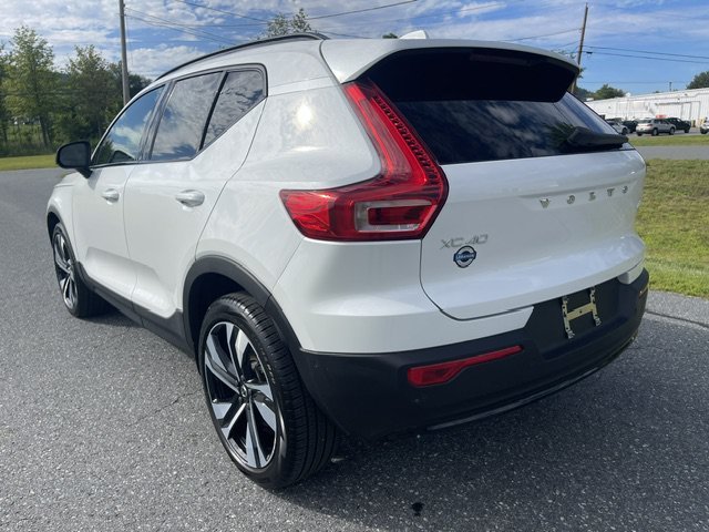 Used 2025 White Volvo Plus Dark Theme image 3
