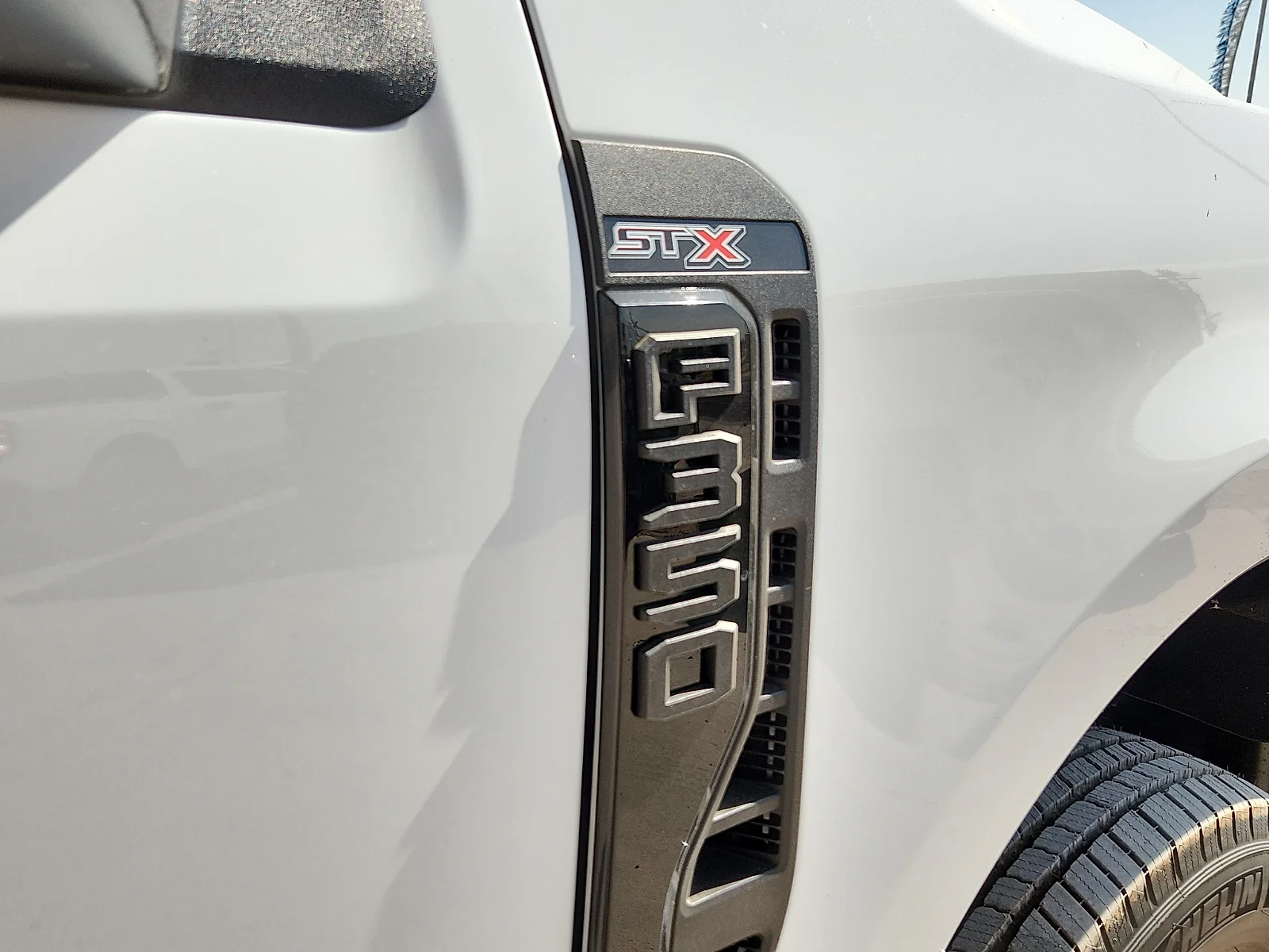 New 2027 Oxford White Ford XL image 10