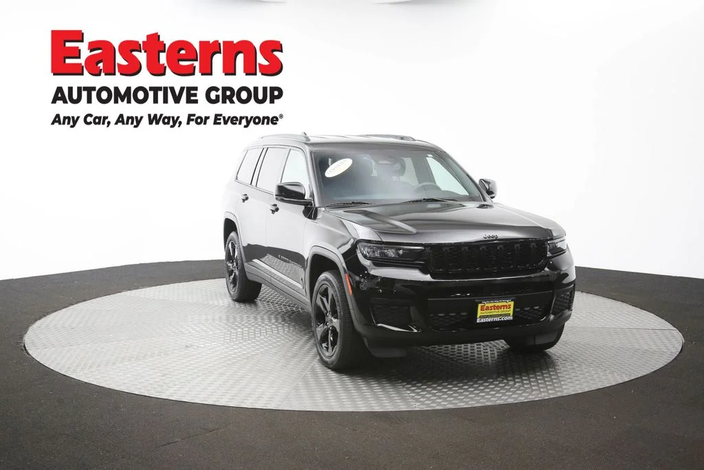 Used 2023 Black Jeep Altitude image 52