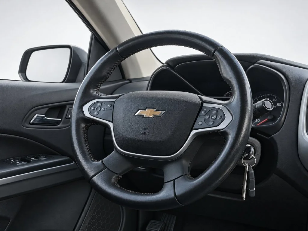Used 2022 White Chevrolet LT image 25