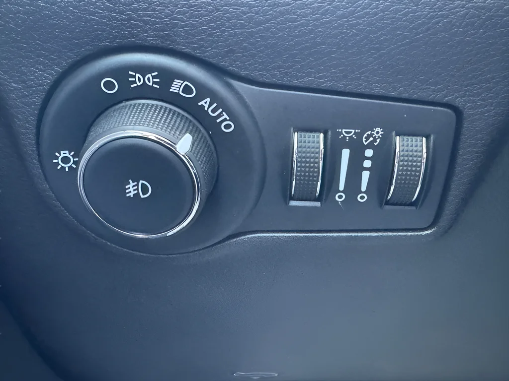 Used 2022 Gray Jeep Limited image 19