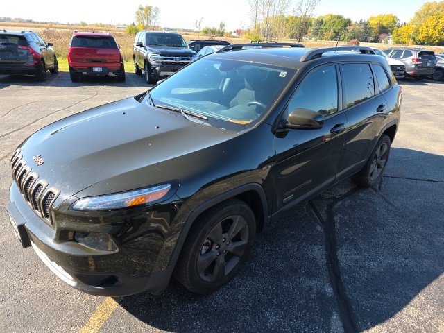Used 2016 Recon Green Clearcoat Jeep Latitude image 10