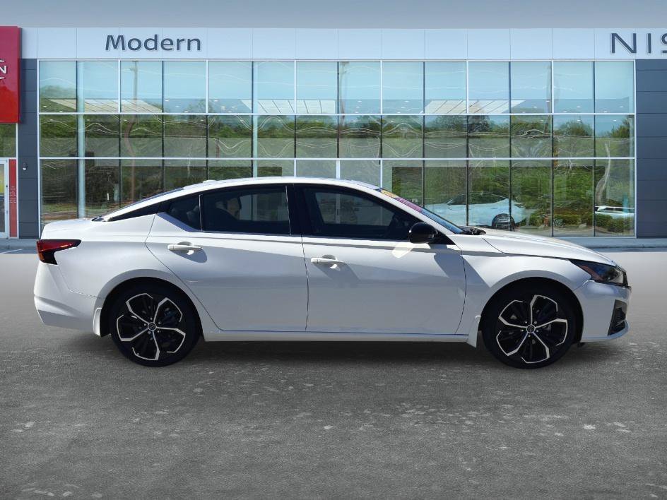 Used 2024 Pearl White Tricoat Nissan 2.5 SR image 4