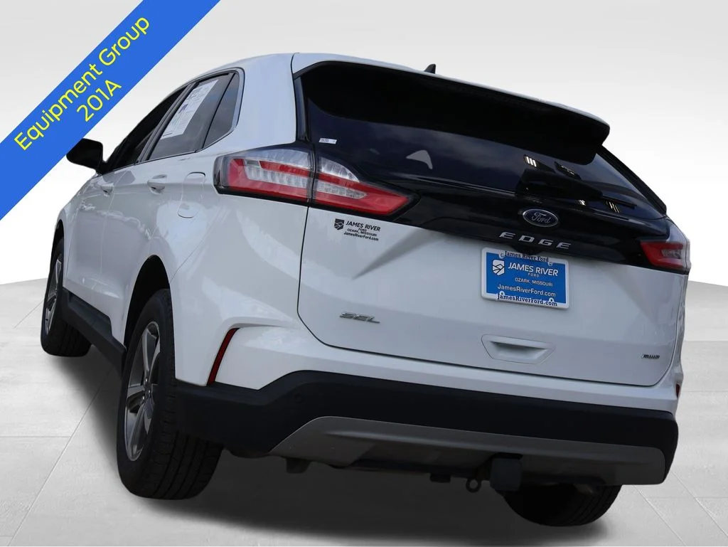 Certified Used 2024 Oxford White Ford SEL image 4