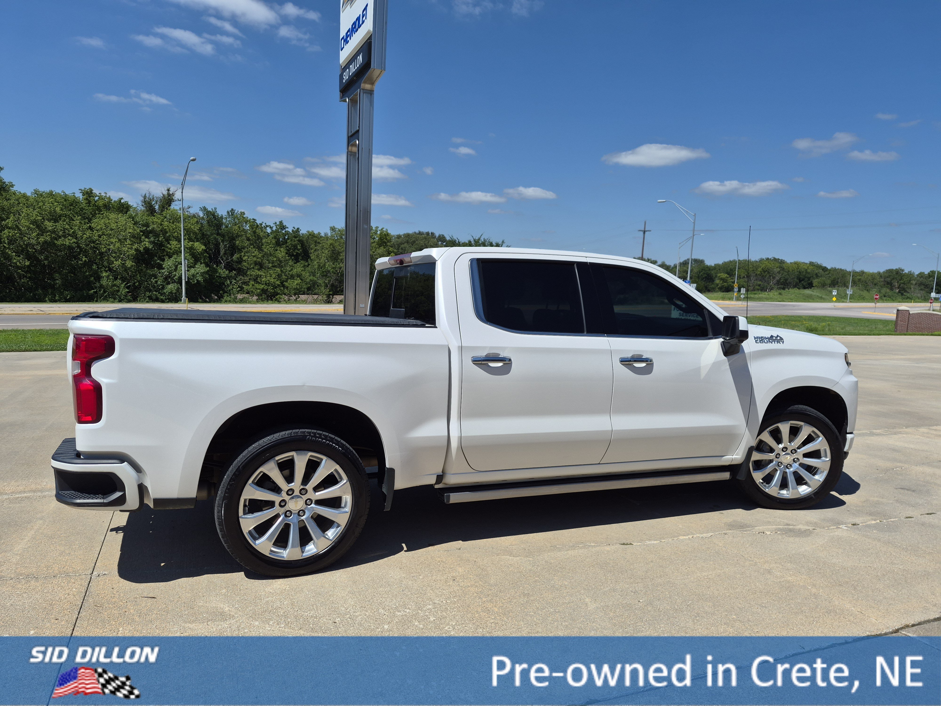 Used 2021 Iridescent Pearl Tricoat Chevrolet High Country image 14