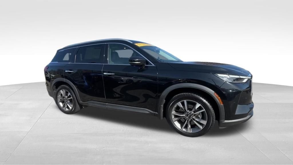 Used 2023 Black INFINITI LUXE image 24