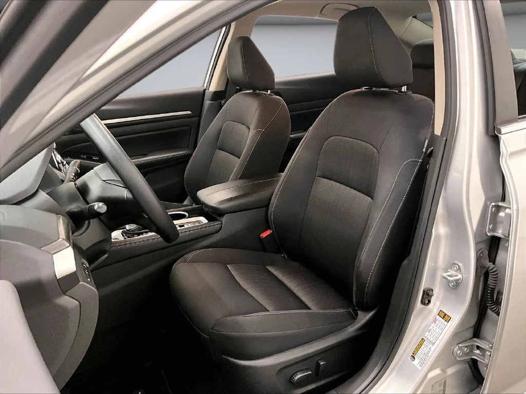 Used 2023 Silver Nissan 2.5 SV image 21