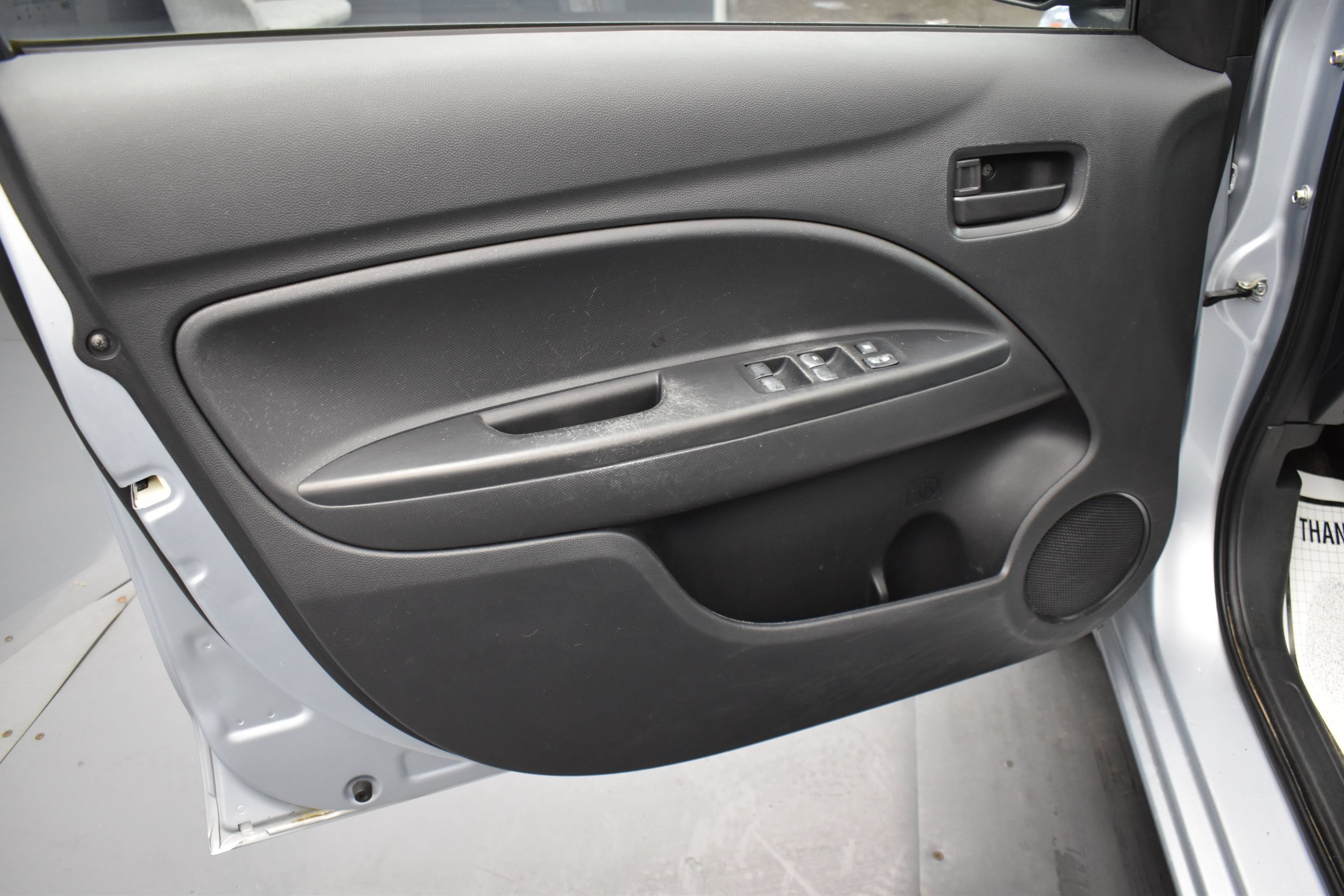 Used 2018  Mitsubishi ES image 5