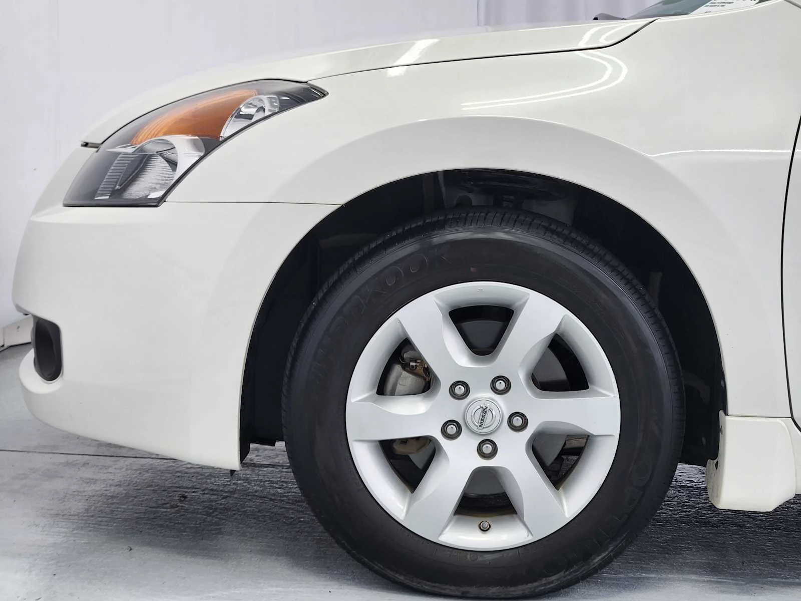 Used 2009 Winter Frost Pearl Nissan 2.5 SL image 8