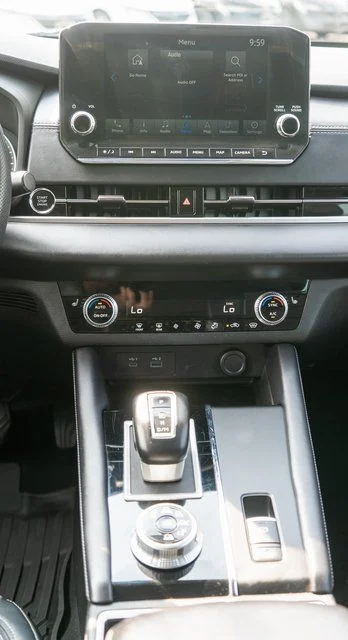 Used 2023 Gray Mitsubishi SE image 17