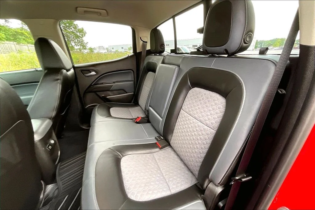 Used 2015 Red Chevrolet Z71 image 24