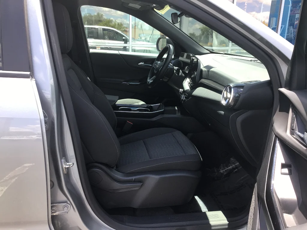 Used 2025 Sterling Gray Metallic Chevrolet LT image 7