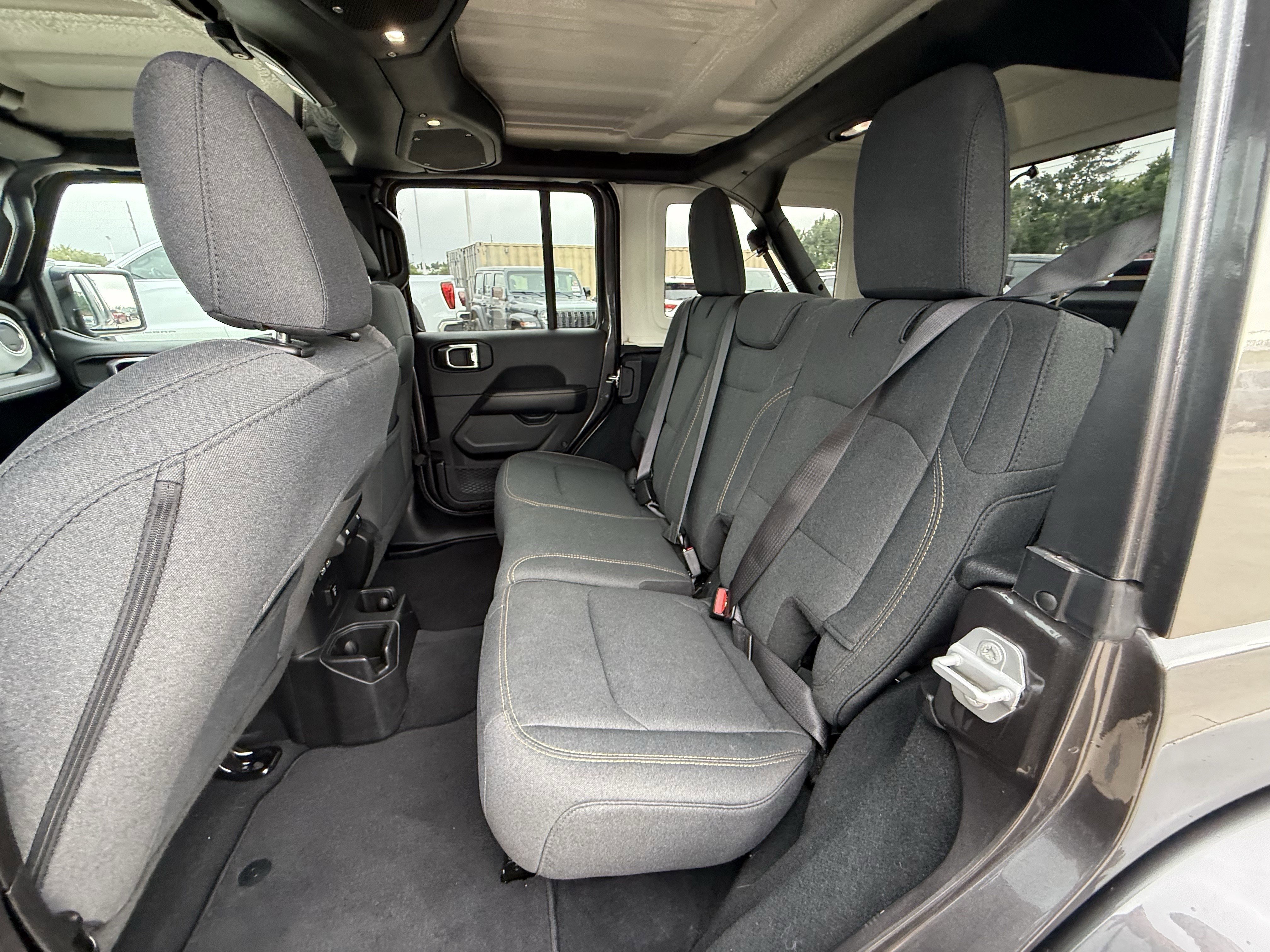 Used 2025 Granite Crystal Metallic Clearcoat Jeep  image 28