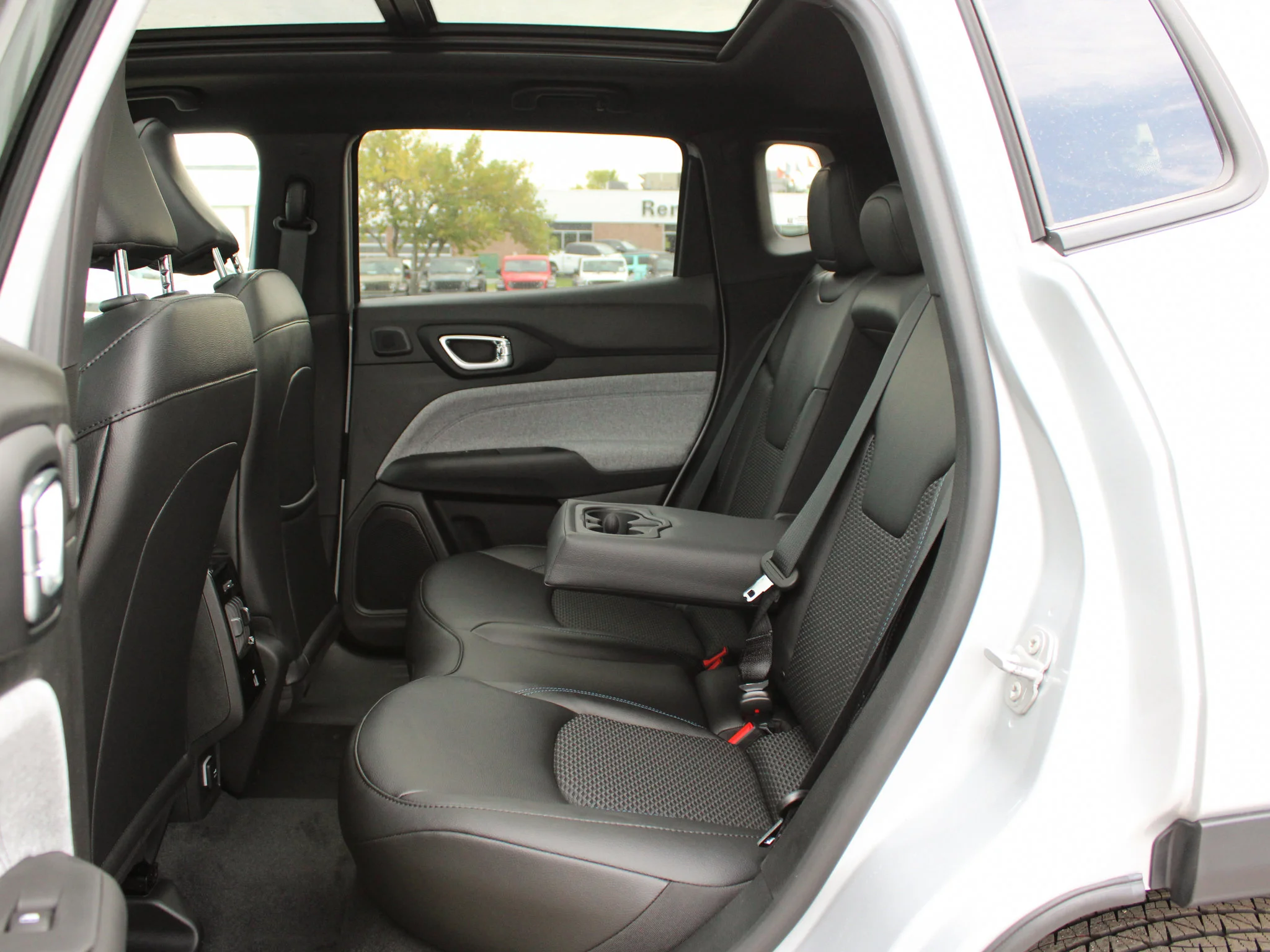 New 2025 Silver Jeep North* 4x4, Panoramic Sunroof, Heated Seats/Wheel, Wireless Charging Pad image 9