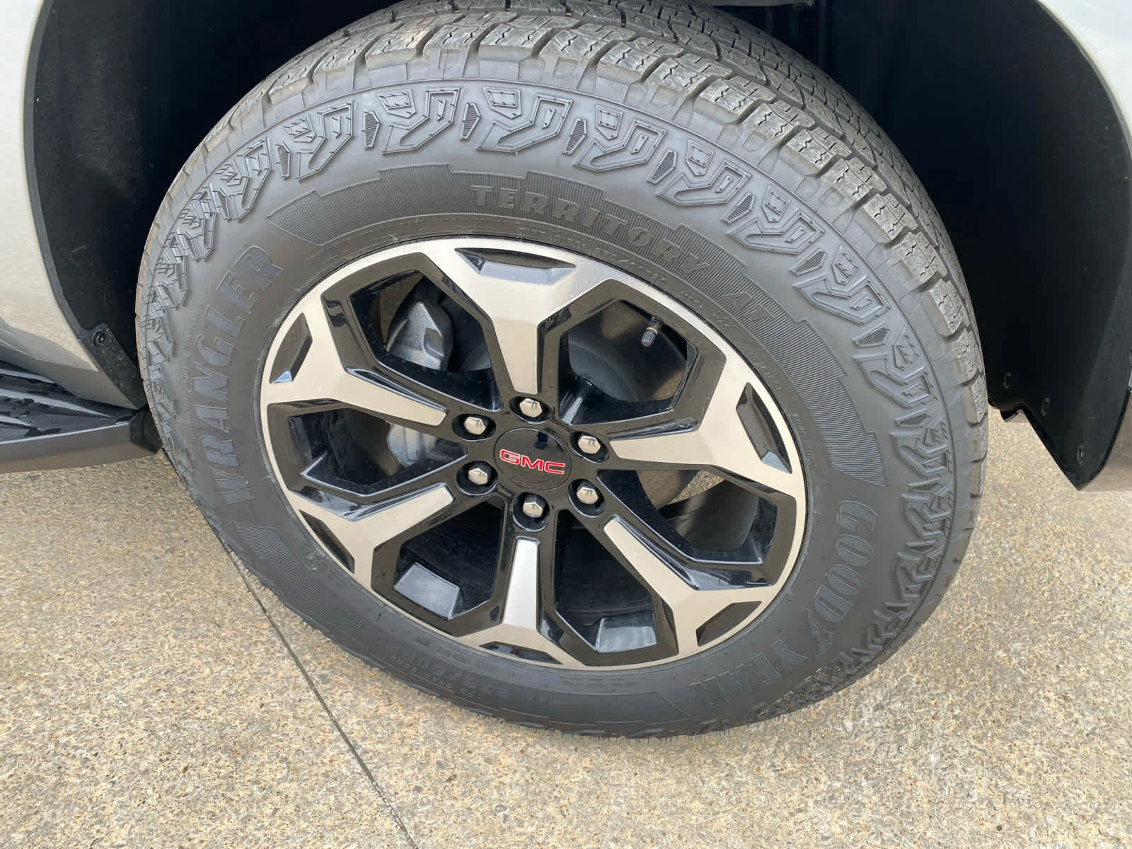 New 2026 Sterling Metallic GMC AT4 image 33