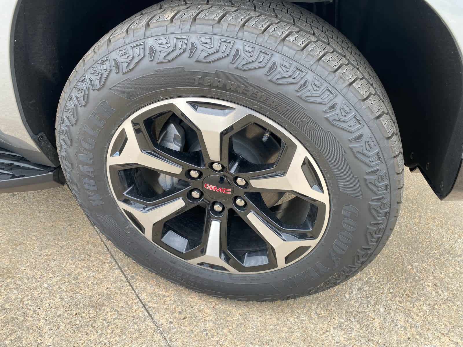 2026 GMC Yukon AT4 - Photo 33
