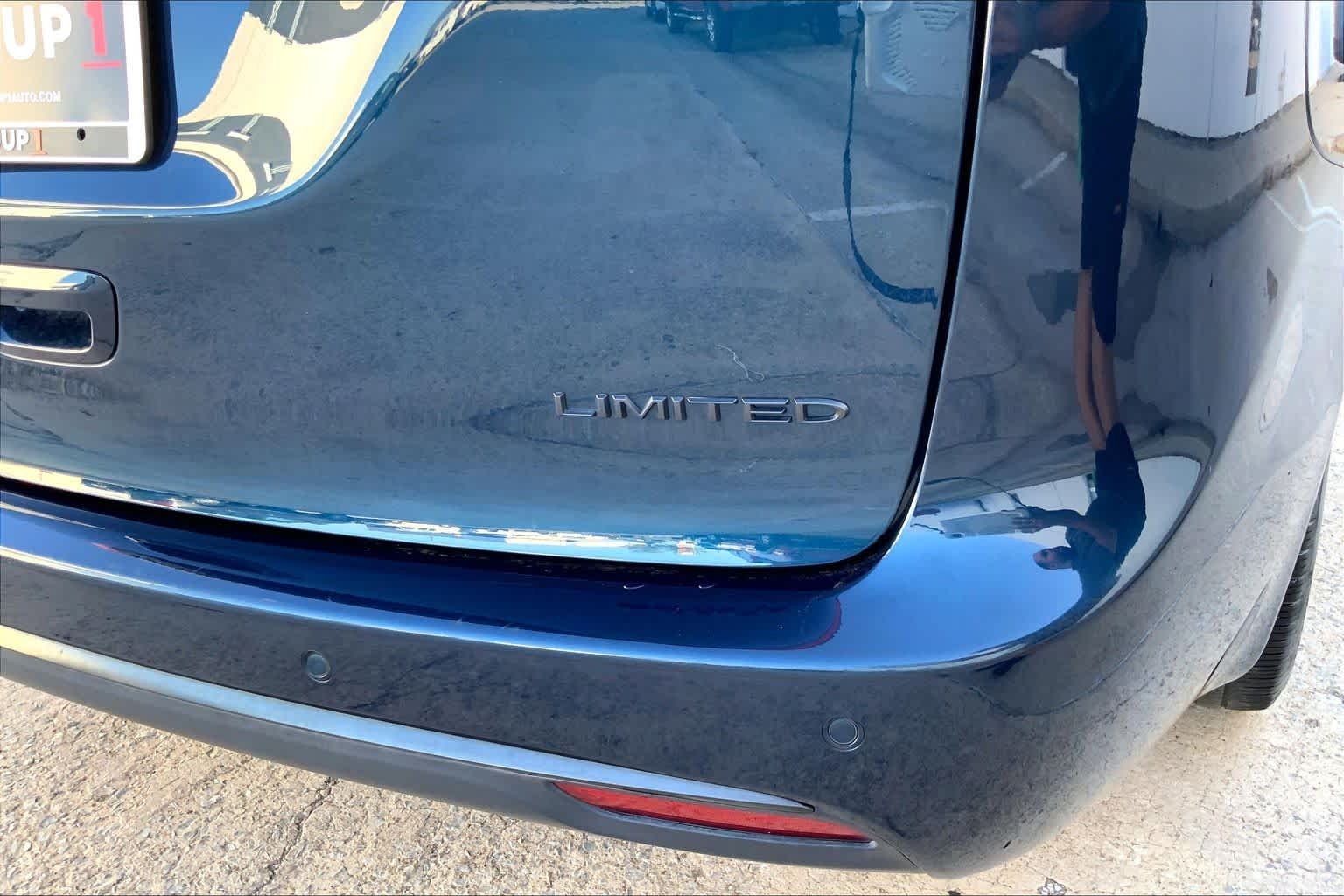 Used 2025 Fathom Blue Pearlcoat Chrysler Limited image 10