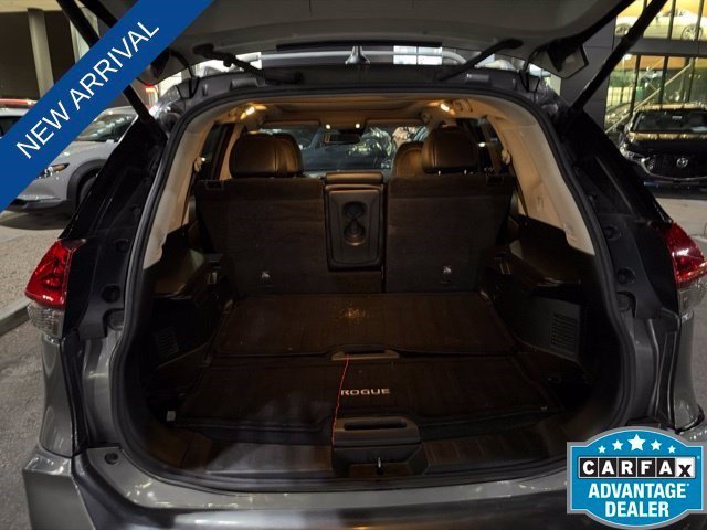 Used 2019 Gun Metallic Nissan SL image 18