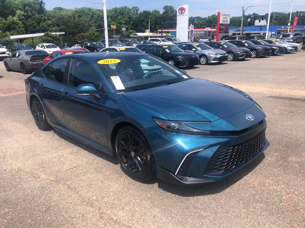 Used 2025  Toyota SE image 8