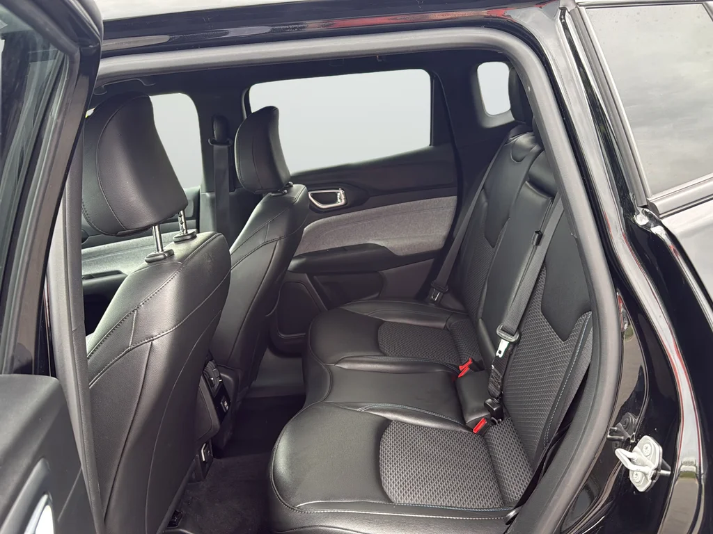 Used 2025 Black Jeep Latitude image 16