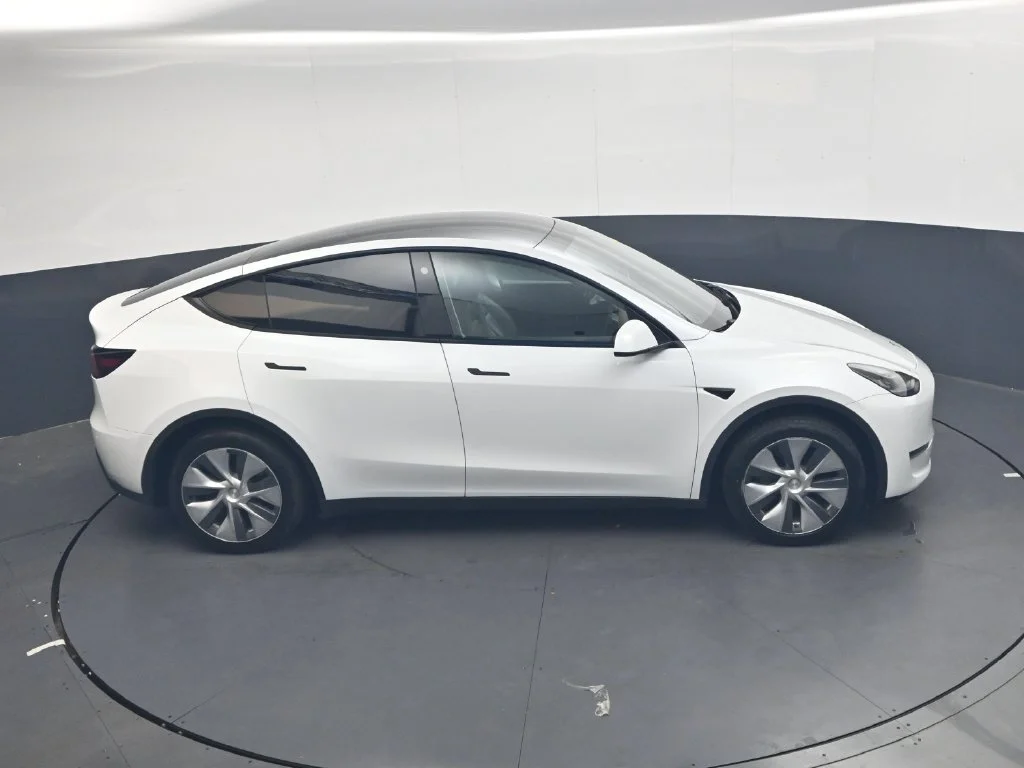 Used 2022  Tesla Long Range image 22