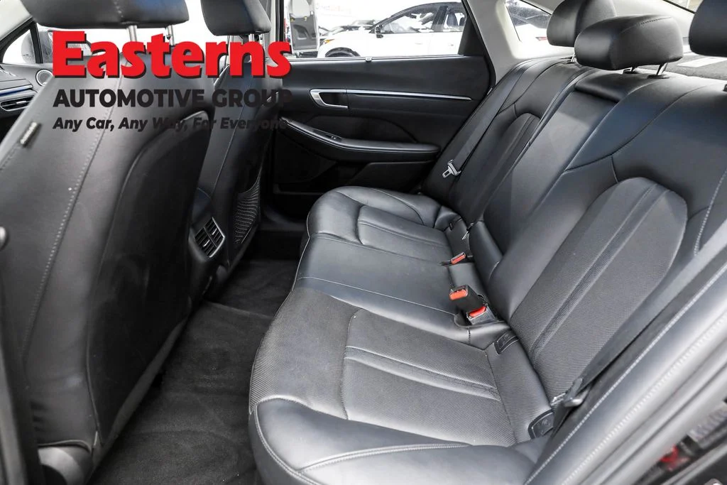 Used 2020 Black Hyundai Limited image 21