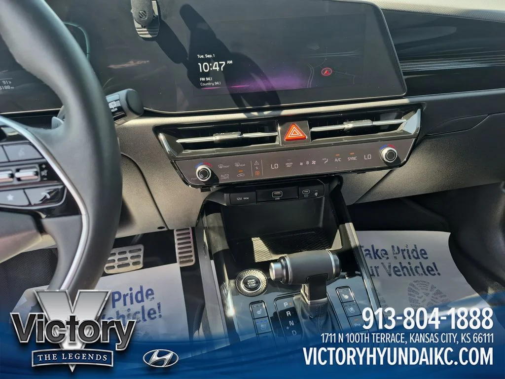 Used 2023 White Kia SX Touring image 17